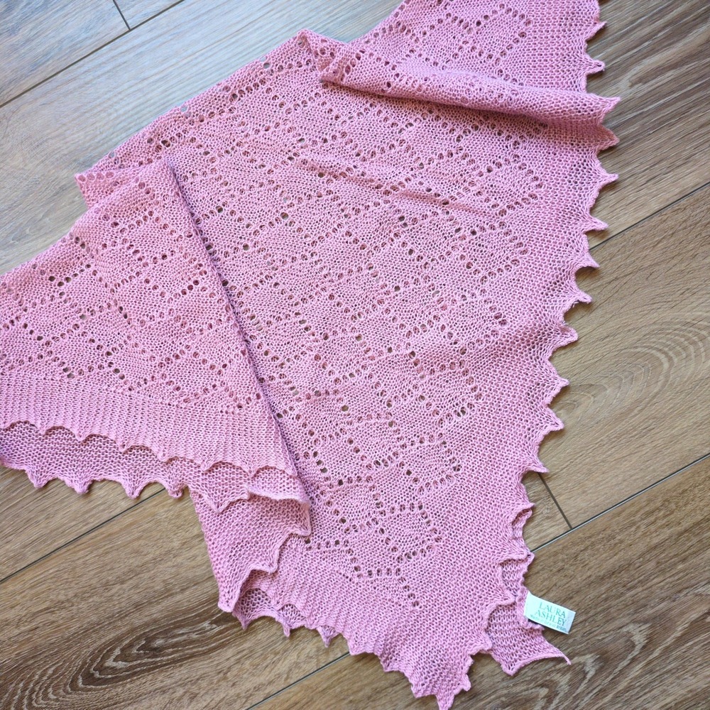 Vtg Laura Ashley Crochet Cobweb Knit Scarf Shawl - Mauve Pink Great Britian‎